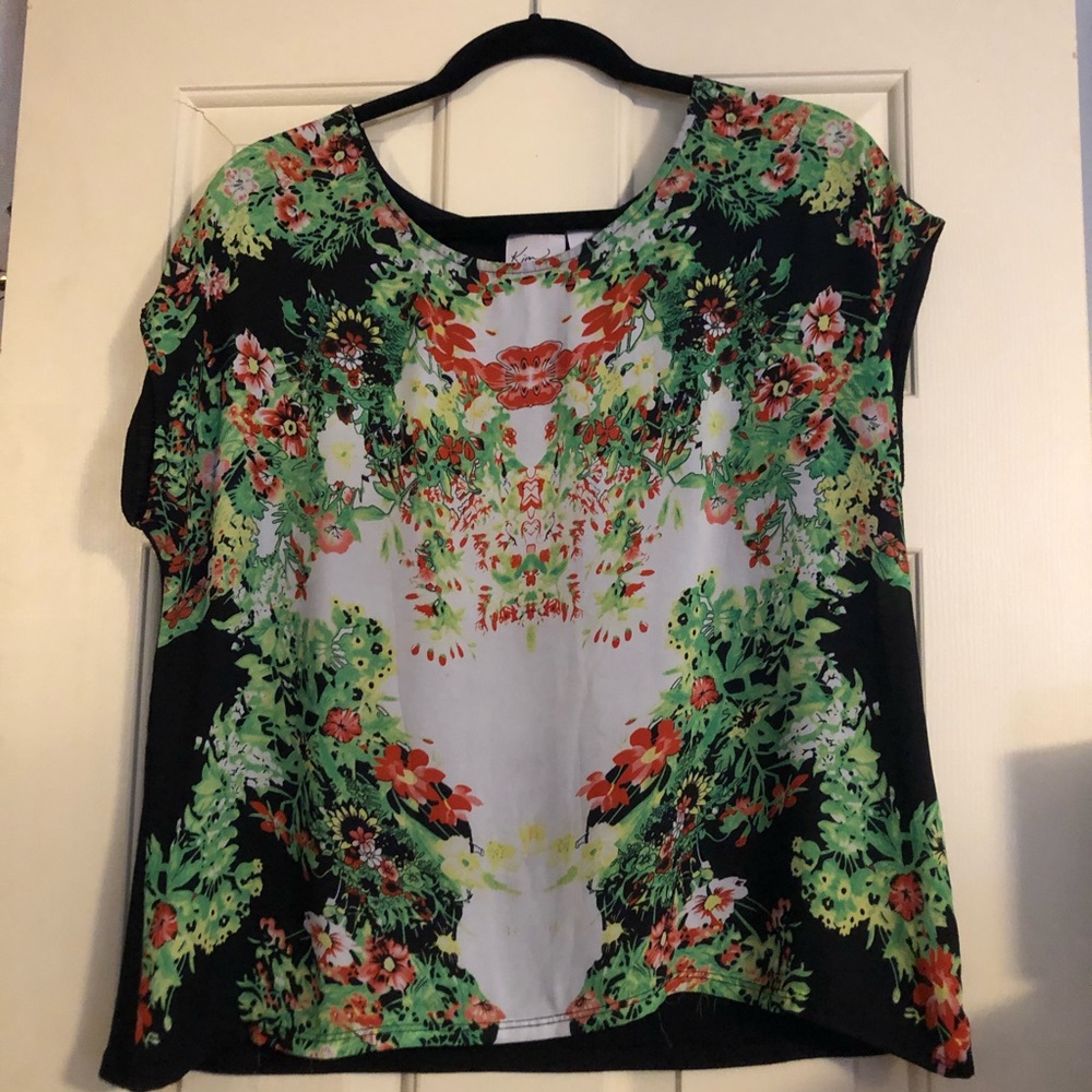 Kim Rogers very cute colorful short sleeve top
